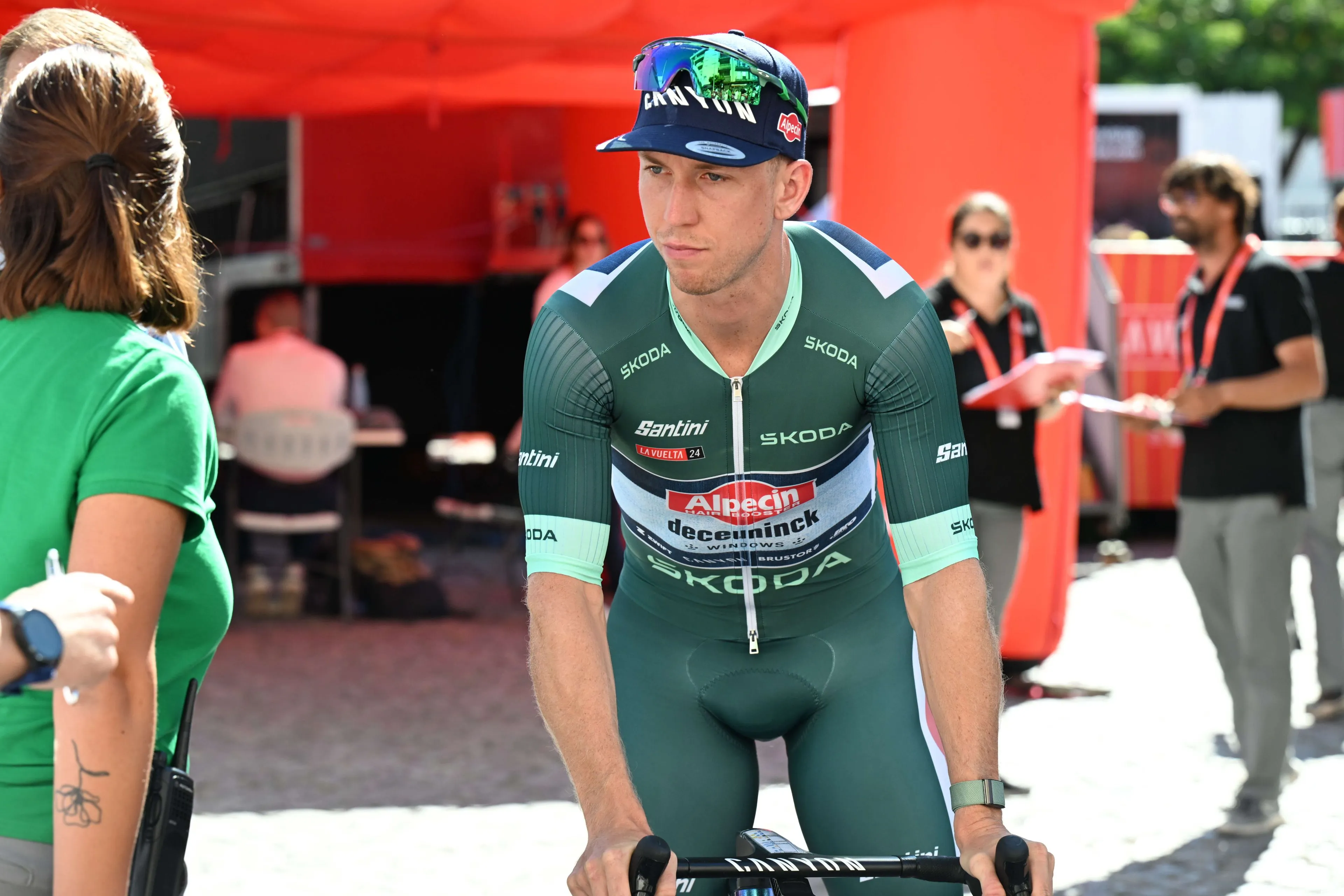 支給品 Alpecin Deceuninck ロードスーツ・サイクルキャップ Shock! Kaden Groves signs two-year extension with Alpecin